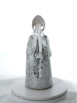 Кукла коллекционная Снегурочка в кокошнике и с муфтой