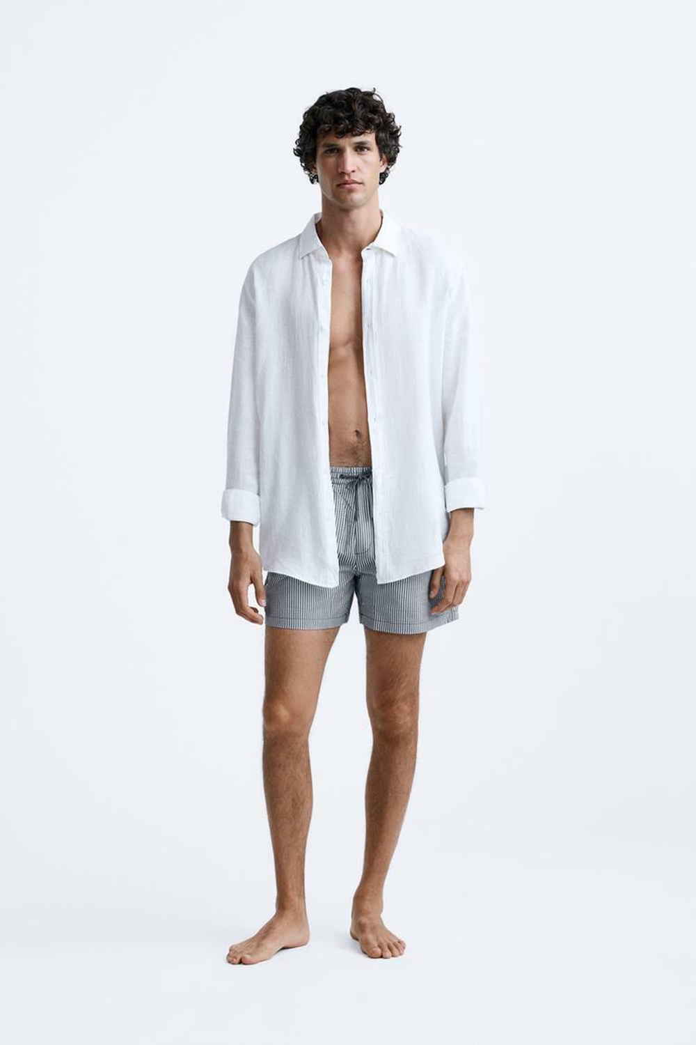 ZARA ПЛАВКИ ИЗ ЖАТОЙ ТКАНИ В МЕЛКУЮ ПОЛОСКУ, СЕРО-СИНИЙ