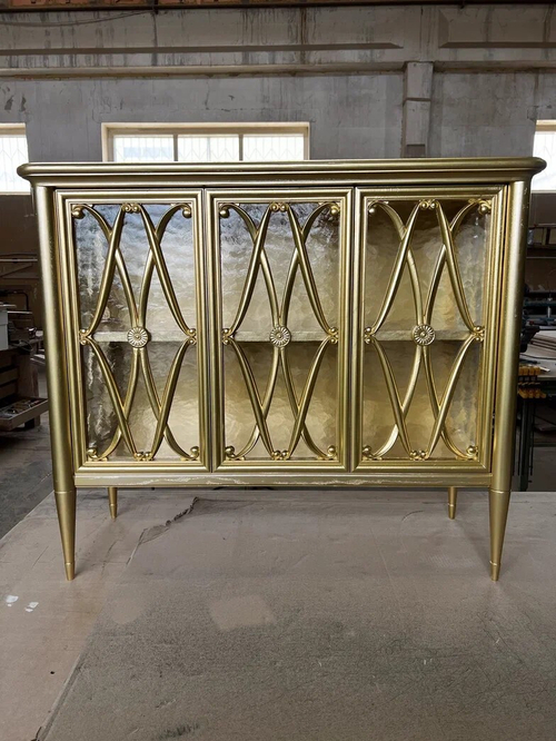 Золотая барочная тумба с резными дверцами