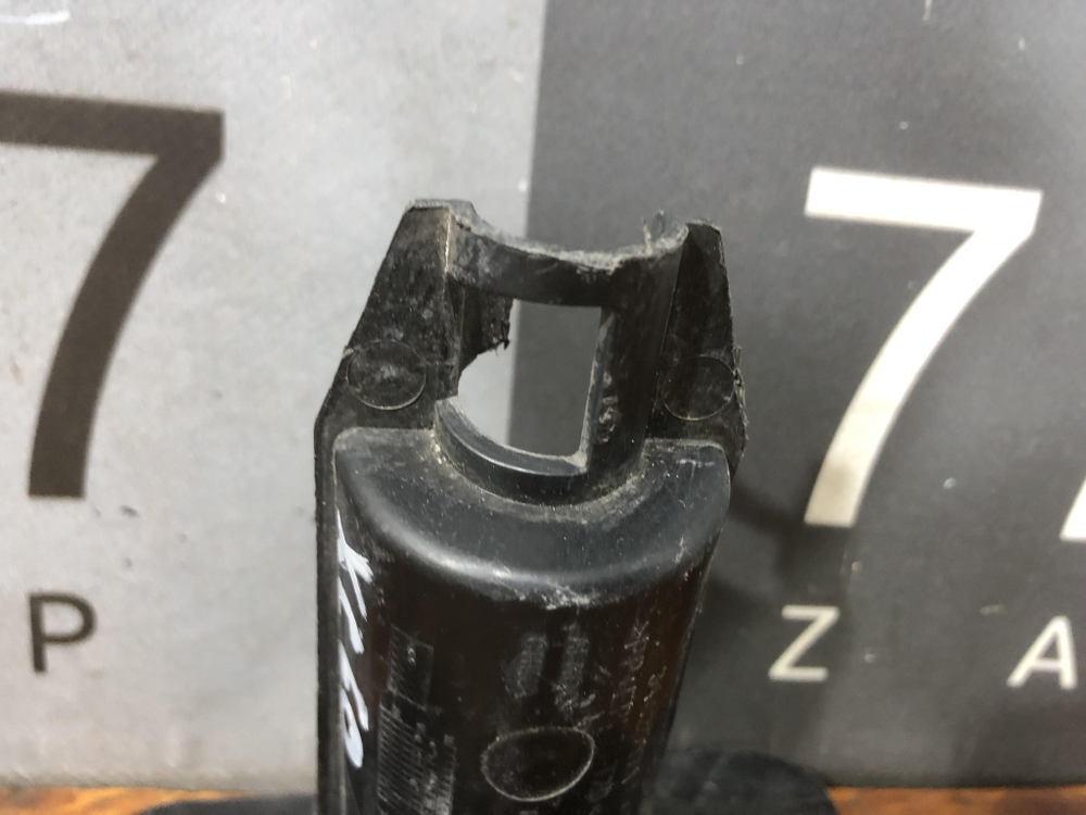 Кронштейн форсунки омывателя Volvo XC60 2 17-нв Б/У Оригинал 31425171