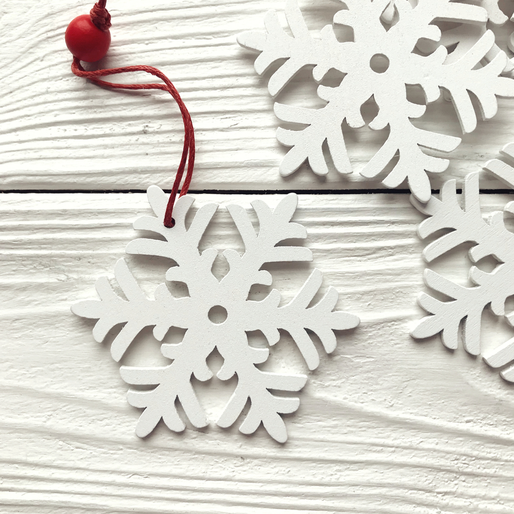 Деревянная снежинка