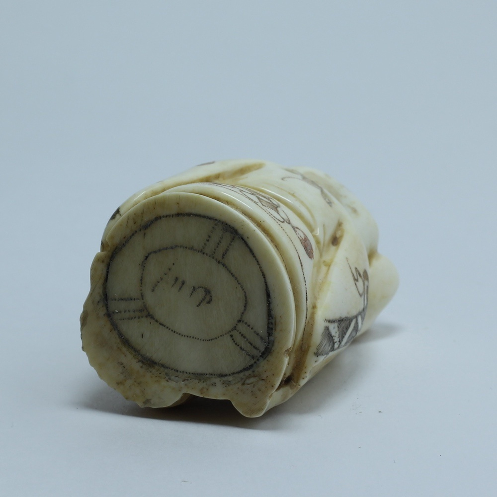 Нэцкэ Дзюродзин с посохом и большой корзиной рыбы