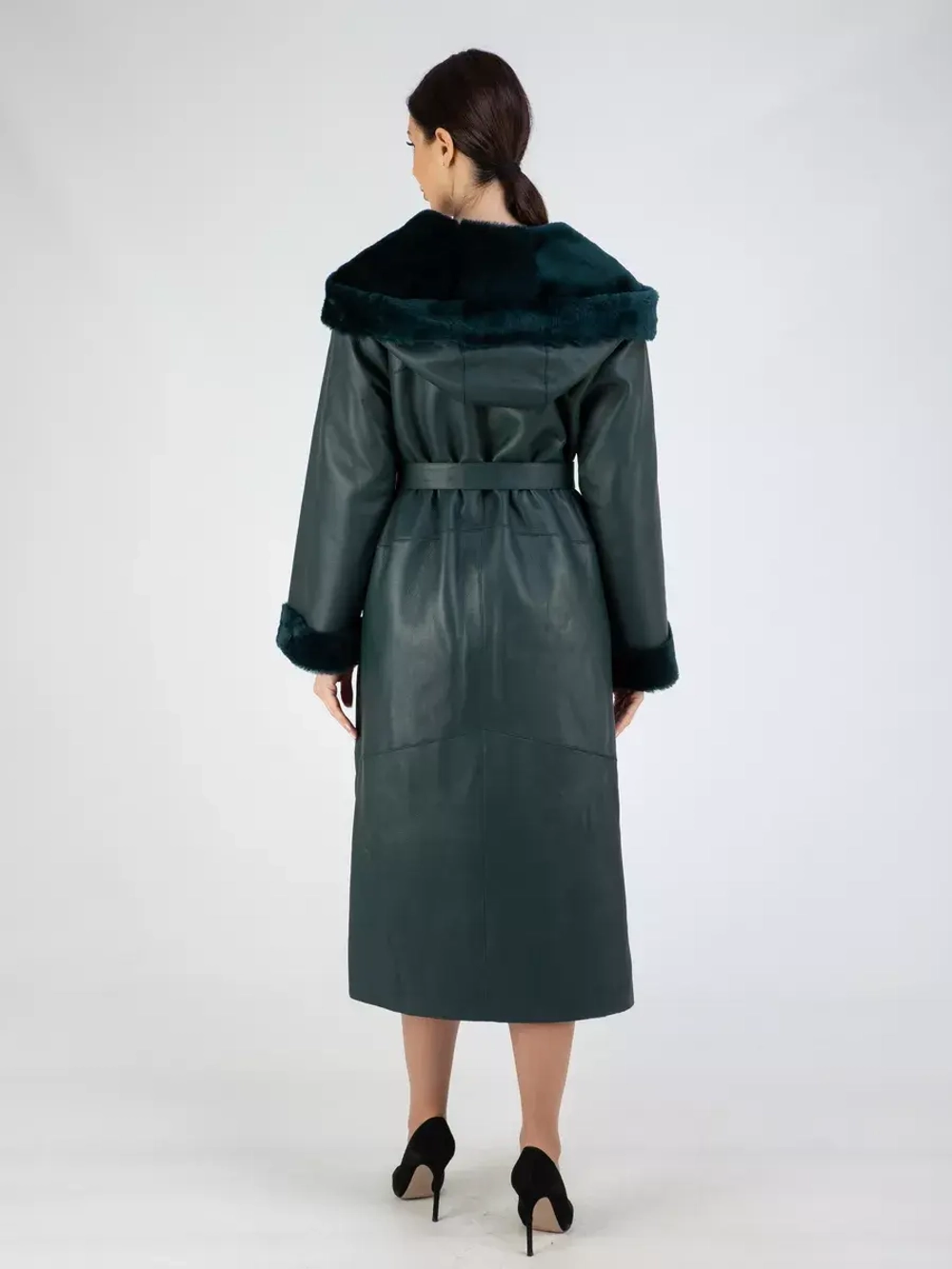 Дубленка зимняя натуральная с капюшоном