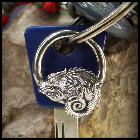 Брелок "Хранитель" для ключей , сумок и рюкзаков , мельхиор