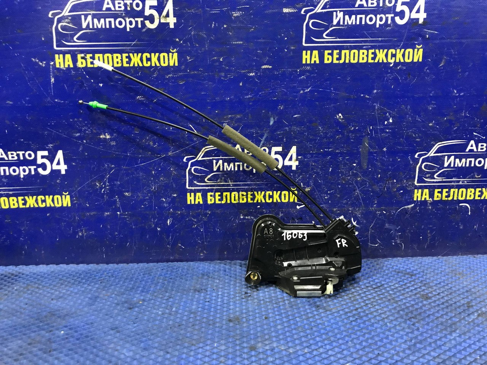 Замок двери передней правой TOYOTA NOAH 2014-2021