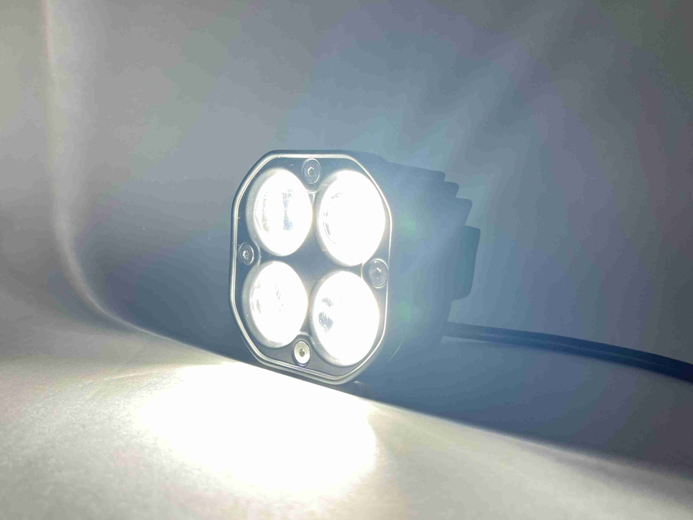 Светодиодная фара, 4 диода, 4D линза, 12-24 вольта, двухрежимная, направленный дальний свет, белый + желтый свет (за 1 шт.)