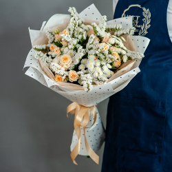 Полевой букет в светлых тонах