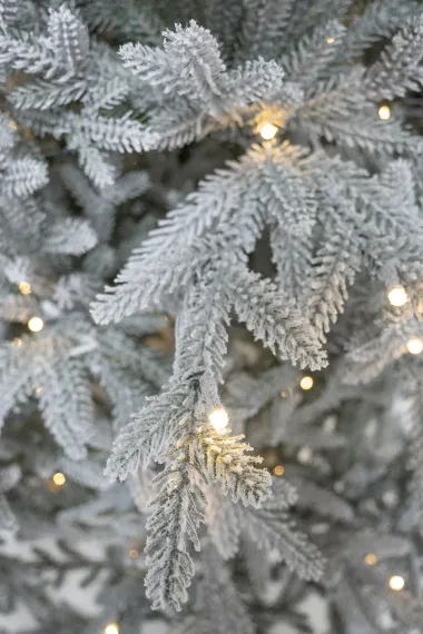 Искусственная елка Петроградская заснеженная 180 см., с теплыми белыми Led лампами, 100% литая хвоя, Елкиторг (237180)