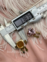 Накладка на пуговицу золотистая с розовым стразом в форме сердца