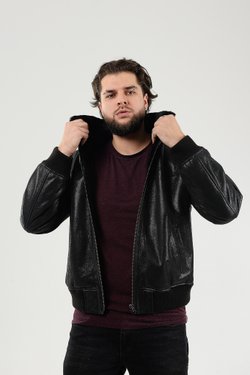 короткая мужская дубленка из овчины с мехом