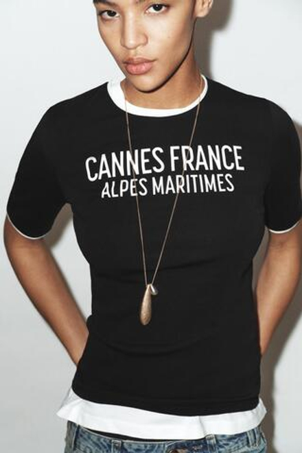 ZARA ФУТБОЛКА С НАДПИСЬЮ И КОНТРАСТНЫМИ ДЕТАЛЯМИ, ЧЕРНЫЙ