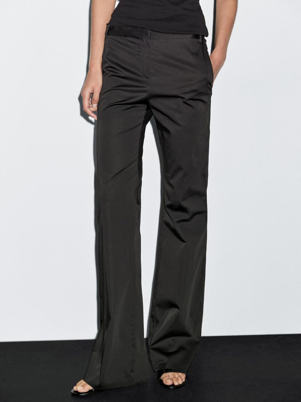 Massimo Dutti Расклешенные брюки из атласа, черный