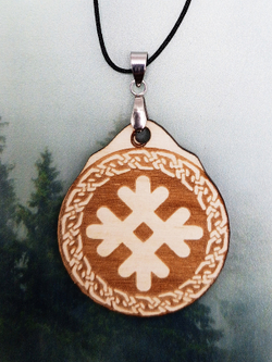 Кулон из дерева Целебник