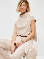 Футболка дизайнерская с цельнокроеным воротником