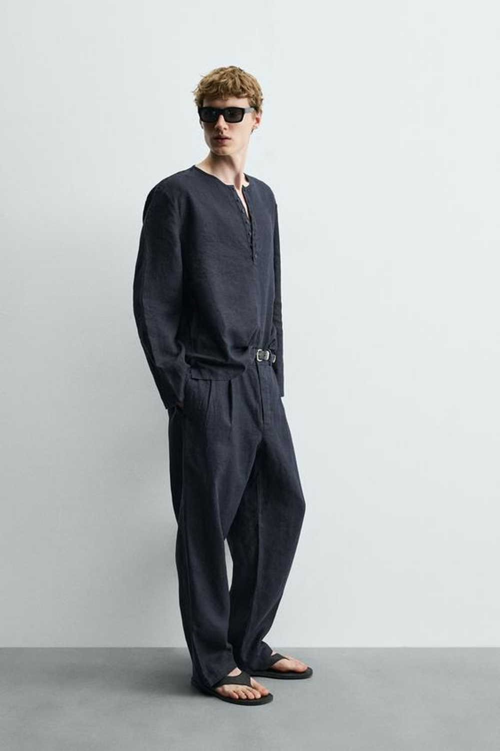 ZARA ШИРОКИЕ БРЮКИ ИЗ 100% КОНОПЛИ СО СКЛАДКАМИ, МОРСКОЙ ТЕМНО-СИНИЙ