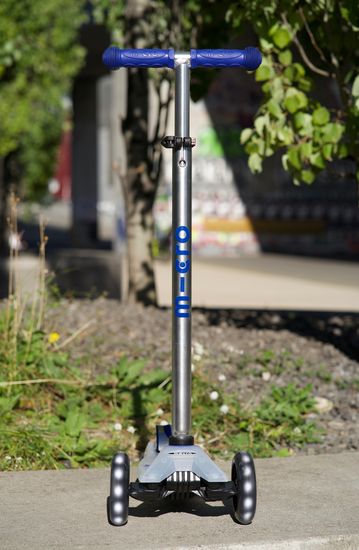 Самокат Maxi Micro Deluxe Flux LED Синий