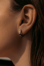 Серьги с бриллиантами и винтовыми узорами