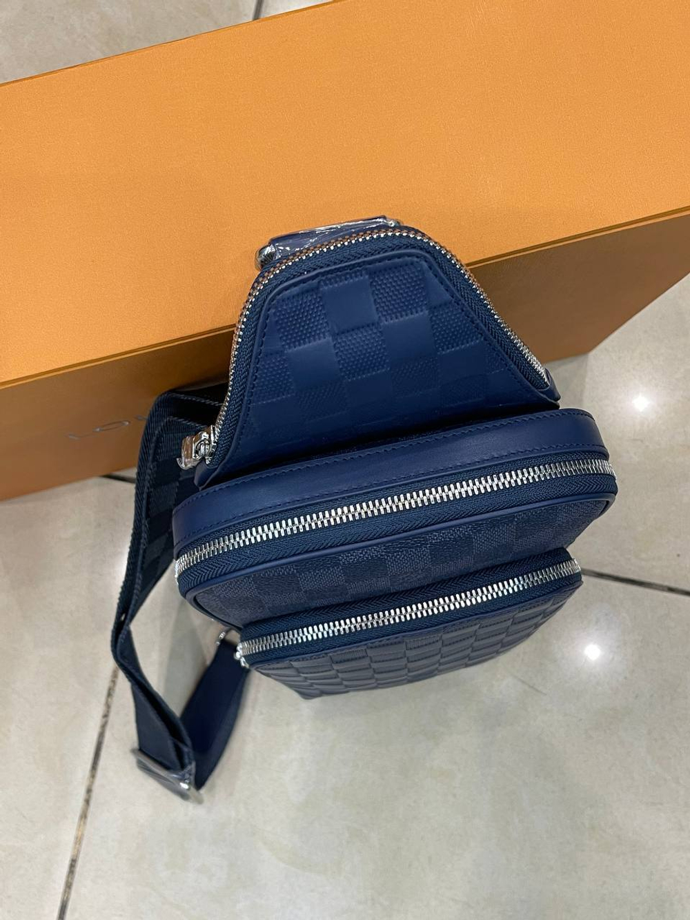 Слинг Louis Vuitton