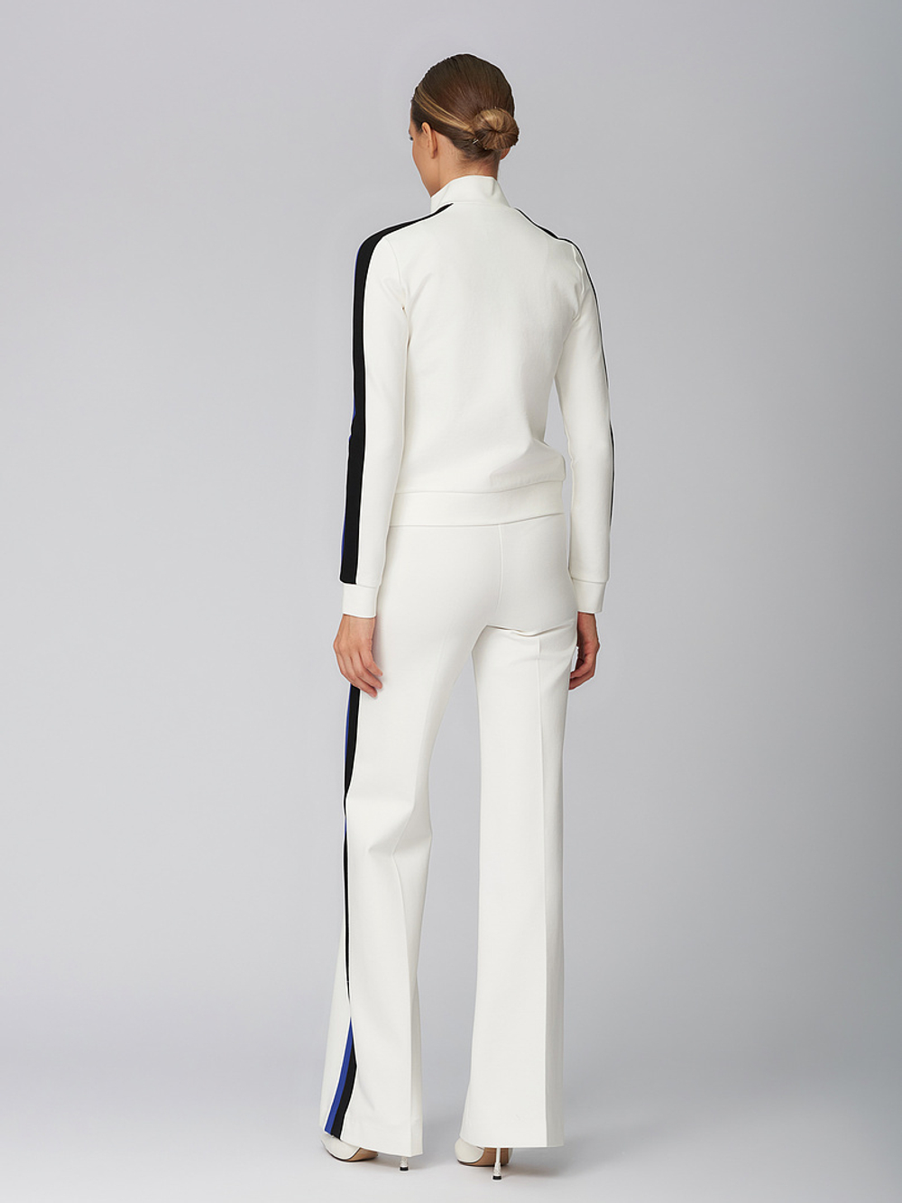 Спортивный костюм спорт-шик белый с черно-синими полосками