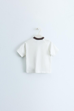 ZARA TIMELESS — ФУТБОЛКА С КОНТРАСТНЫМ ВОРОТНИКОМ, ЭКРЮ