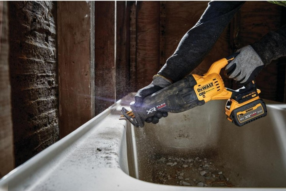Пила сабельная аккумуляторная DeWALT DCS 386 NT FLEXVOLT, бесщеточная, без АКБ и ЗУ DCS386NT-XJ