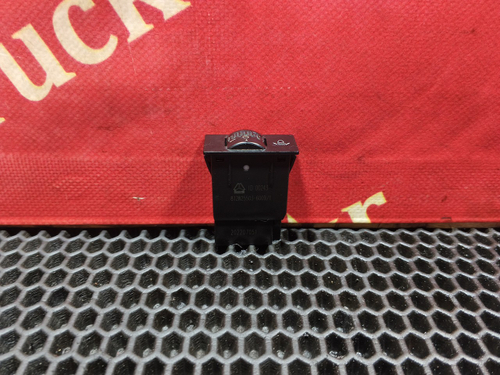 Кнопка регулировки света фар