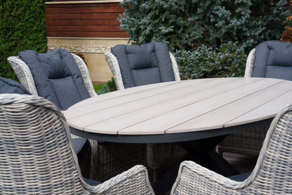 Комплекты садовой мебели из искусственного ротанга : обеденный стол ЛУГАНО ( 2.2Х 1.14 м) + 8 кресел БЕРГАМО(цвет серый)
