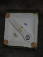 Статуэтка. Фарфор. Такса на зеленой подушке. Capodimonte. Италия