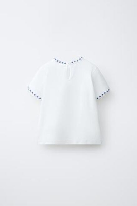 ZARA ФУТБОЛКА С ЦВЕТОЧНЫМ ПРИНТОМ, СИНИЙ/БЕЛЫЙ