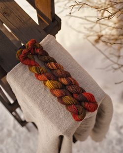 Носочная пряжа с добавлением шерсти "Цветные горы" 20 г