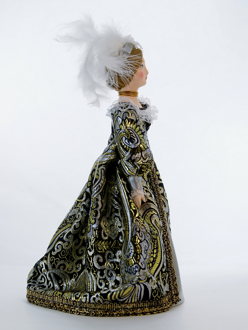 Кукла коллекционная Дама в придворном платье.
