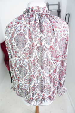 Блузка для модного образа, визуально на 48 размер