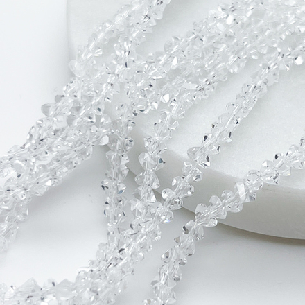 Бусина Треугольник, стекло, цвет прозрачный, размер около 3*4 мм, цена за нить 32 см