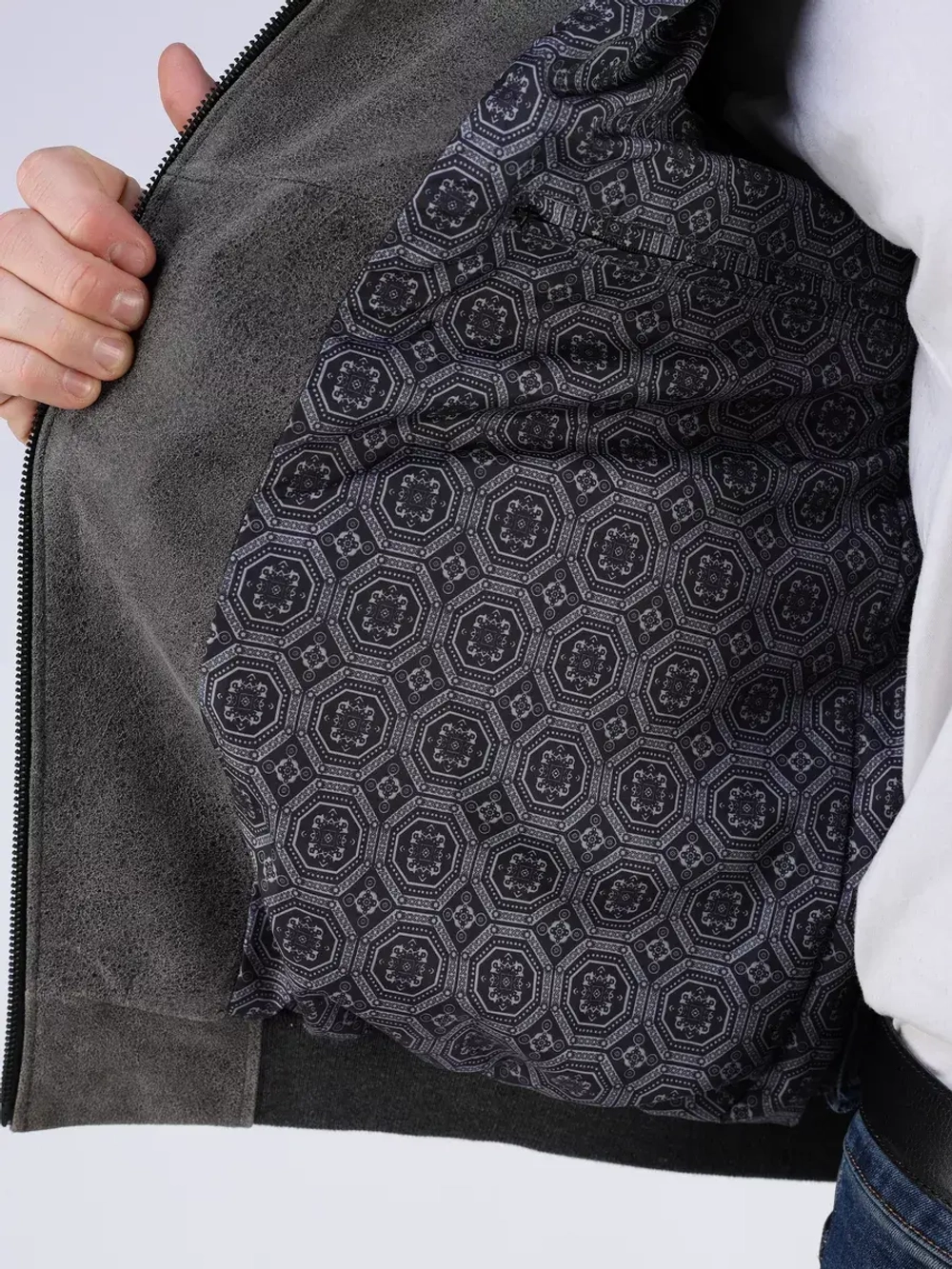 Кожаная куртка демисезонная бомбер