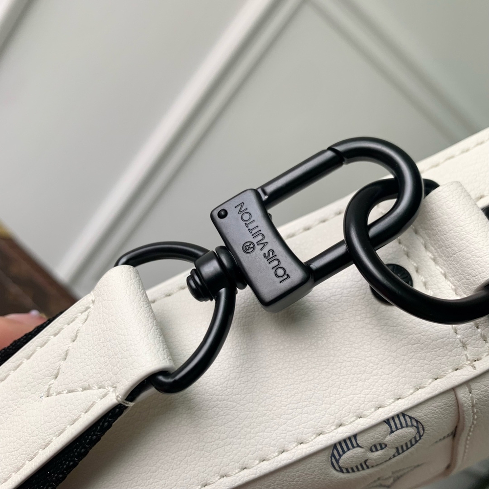 Louis Vuitton Trio Messenger