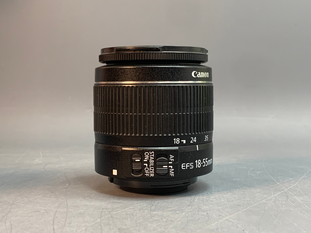 Canon 600D kit 18-55mm 3.5-5.6 IS ll 15.700 кадров