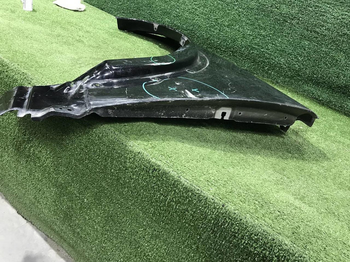 Крыло переднее левое Land-Rover Discovery 3 (2004-2009)