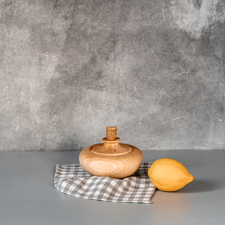 Деревянный сосуд (графин) для жидкости из сибирского кедра GR5