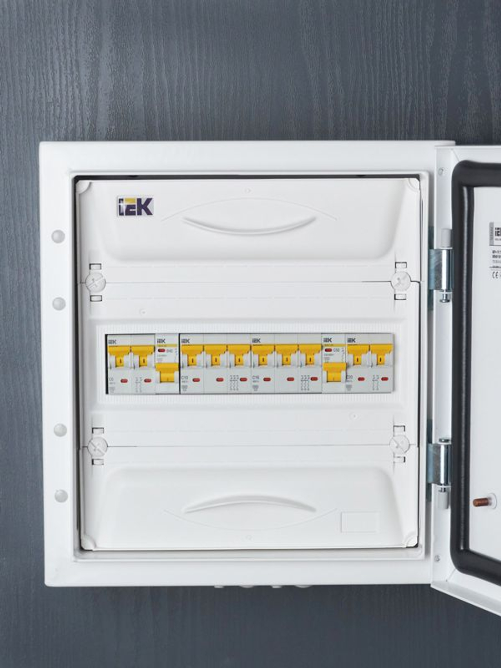 Выключатель автоматический модульный 3п C 10А 6кА ВА47-60M KARAT IEK MVA31-3-010-C