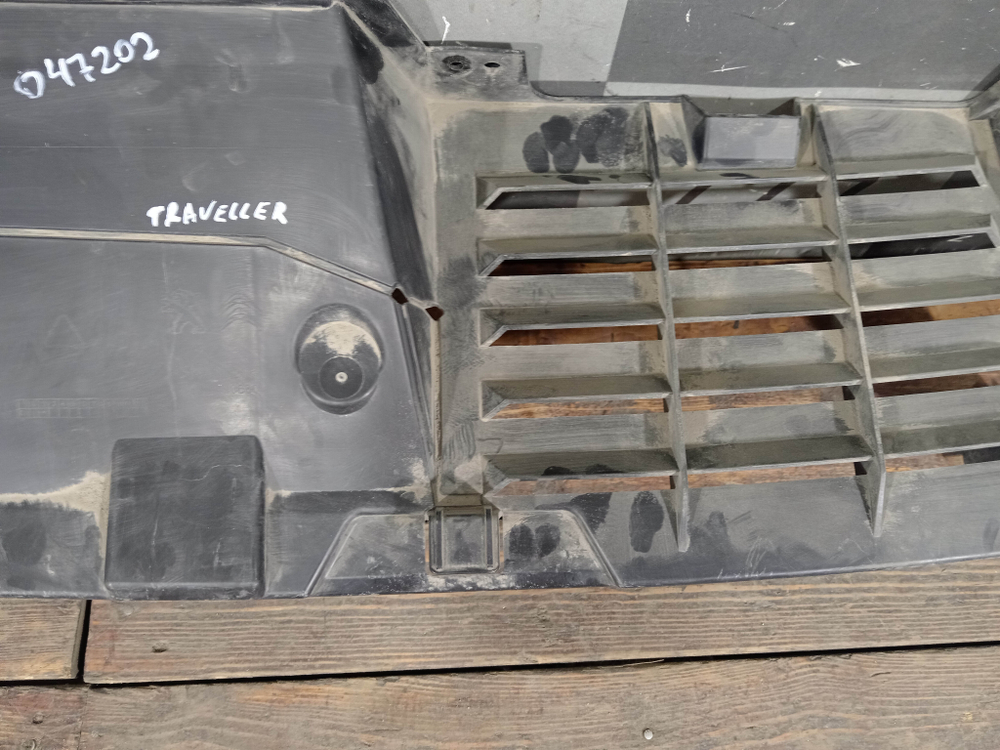 Дефлектор радиатора верхний  Jumpy 3, Traveller, Expert 3 16-нв Б/У Оригинал 9808490680