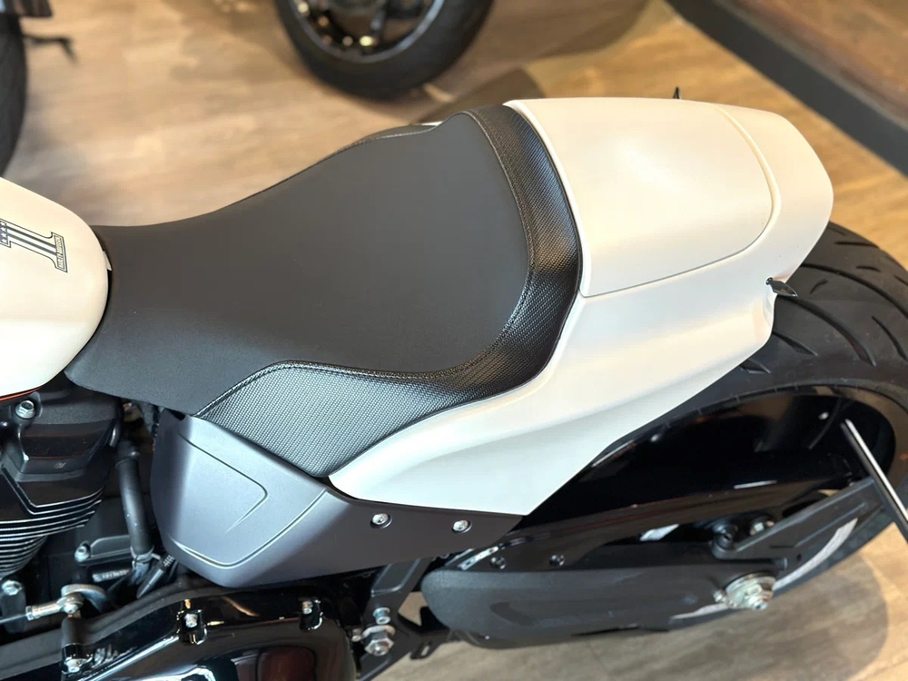 Harley-Davidson FXDR 114 (Белый)