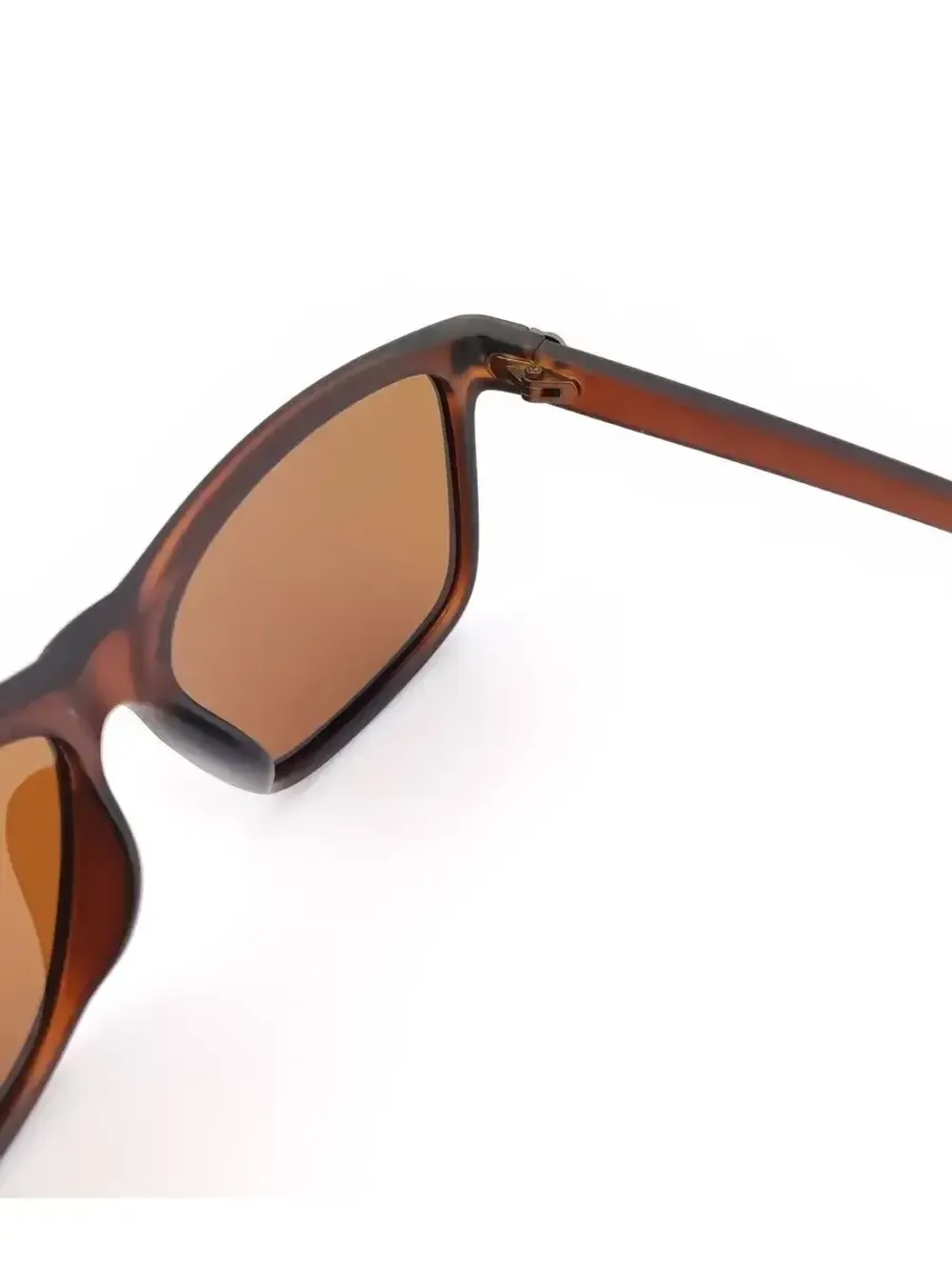 Солнцезащитные очки с поляризацией