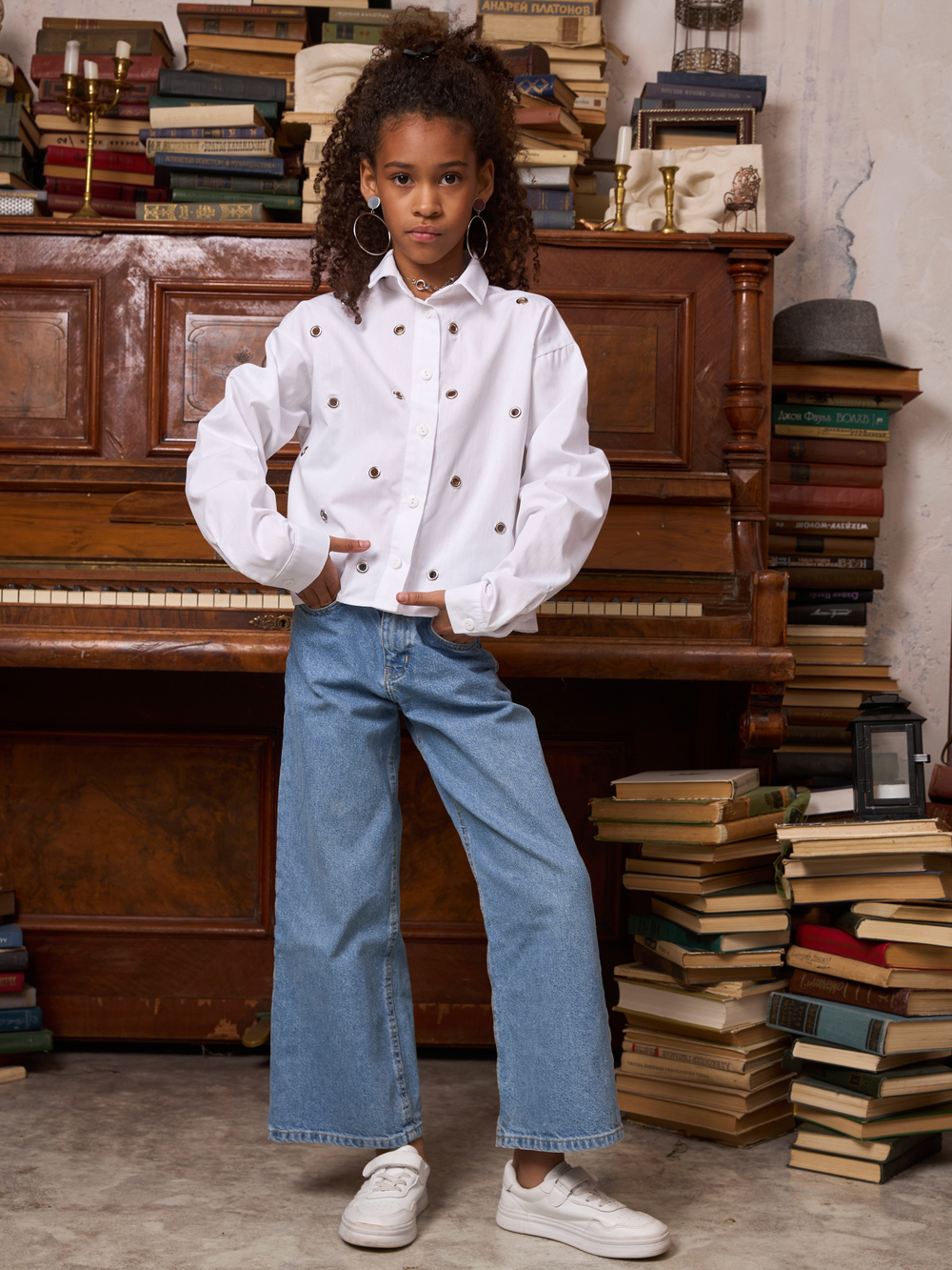 Рубашка для девочки белая с люверсами укороченная