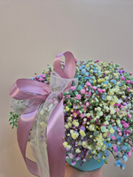 Гипсофила композиция в шляпной коробке