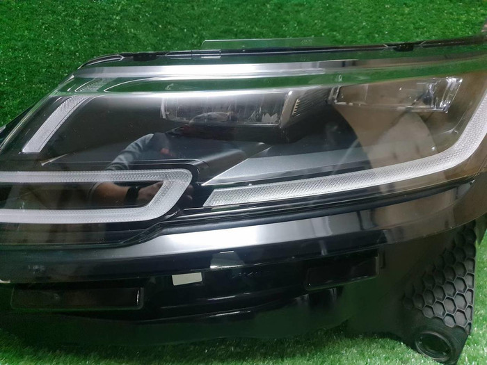 Фара левая Range Rover Velar (2017-2023) LED