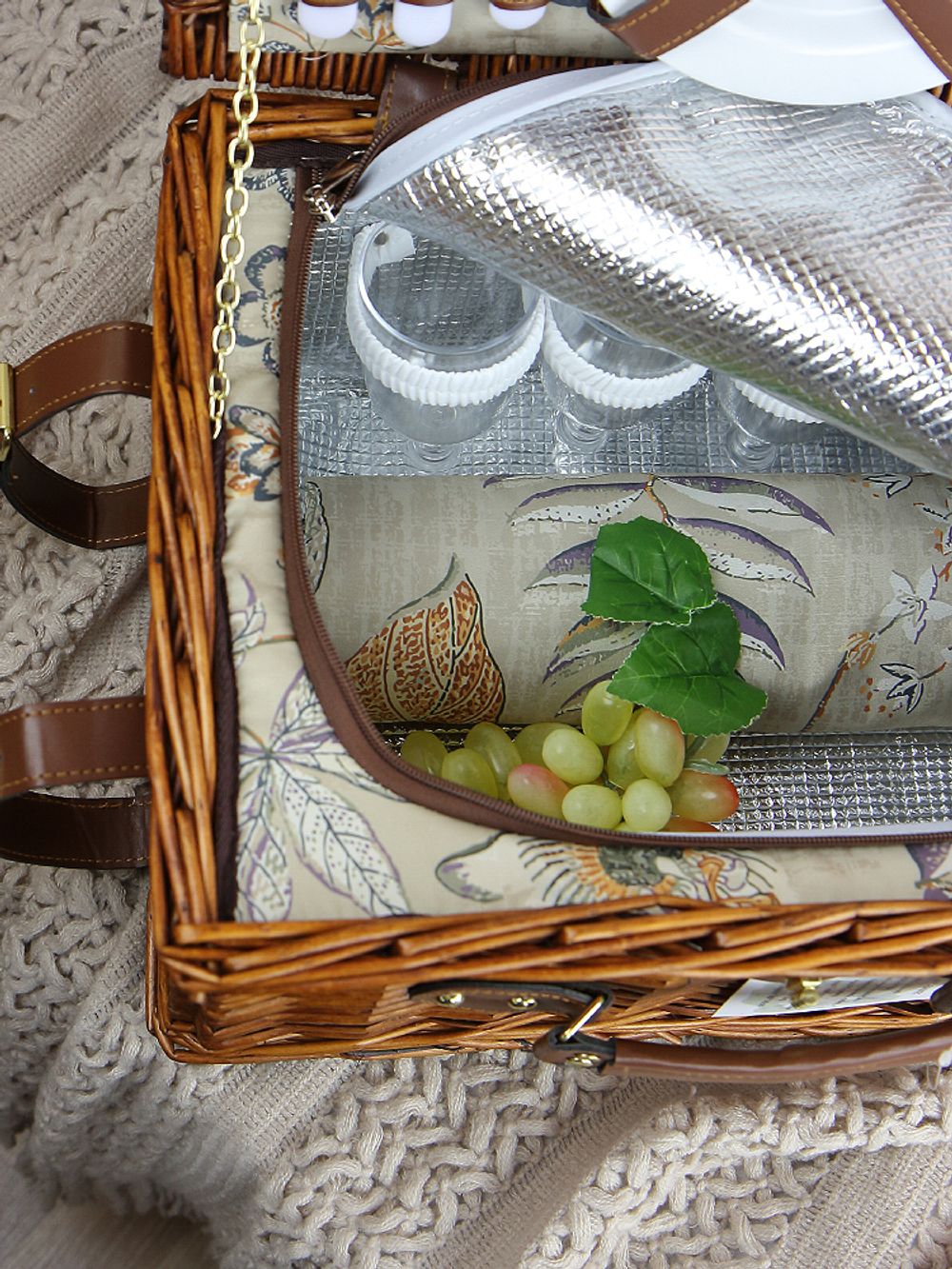 HOLYDAY BASKET Набор для пикника с термосумкой и пледом на 4 персоны