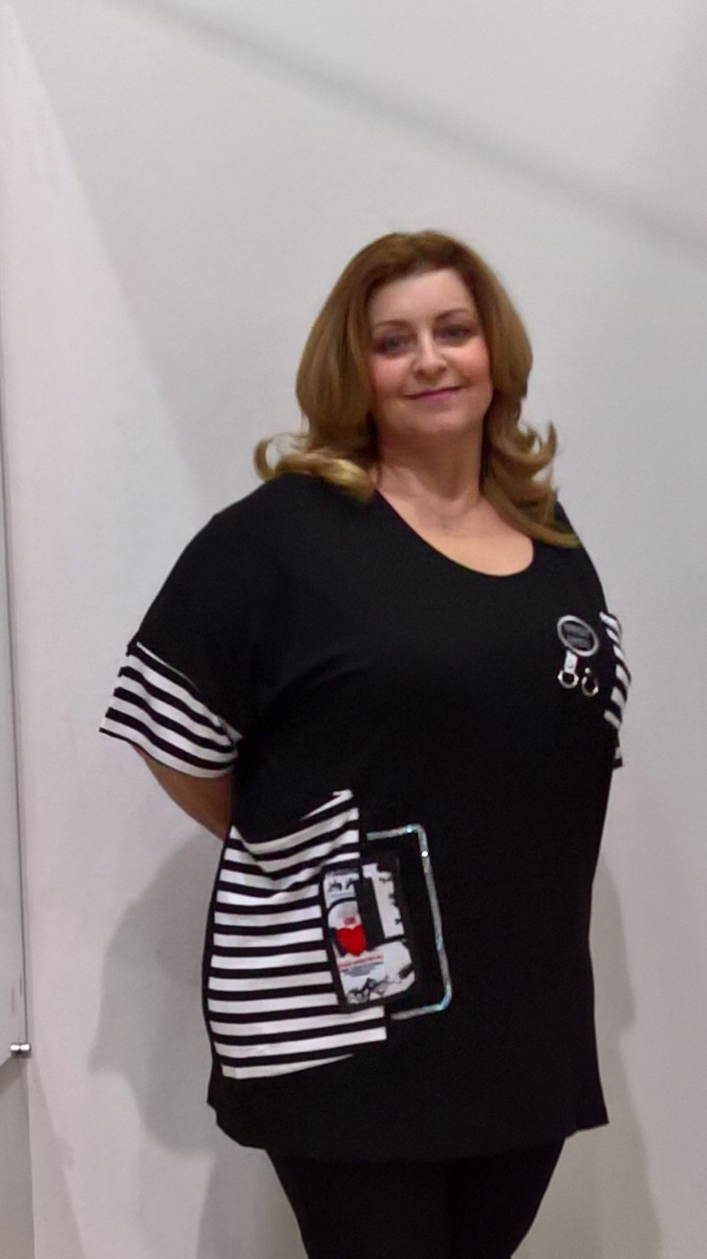 Черный блузон с полосатой черно-белой отделкой