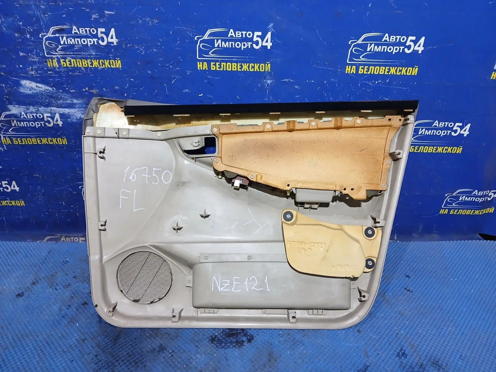 Обшивка двери TOYOTA COROLLA 2000-2006