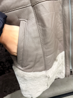 Жилет из натуральной овчины. С капюшоном, 56 Размер