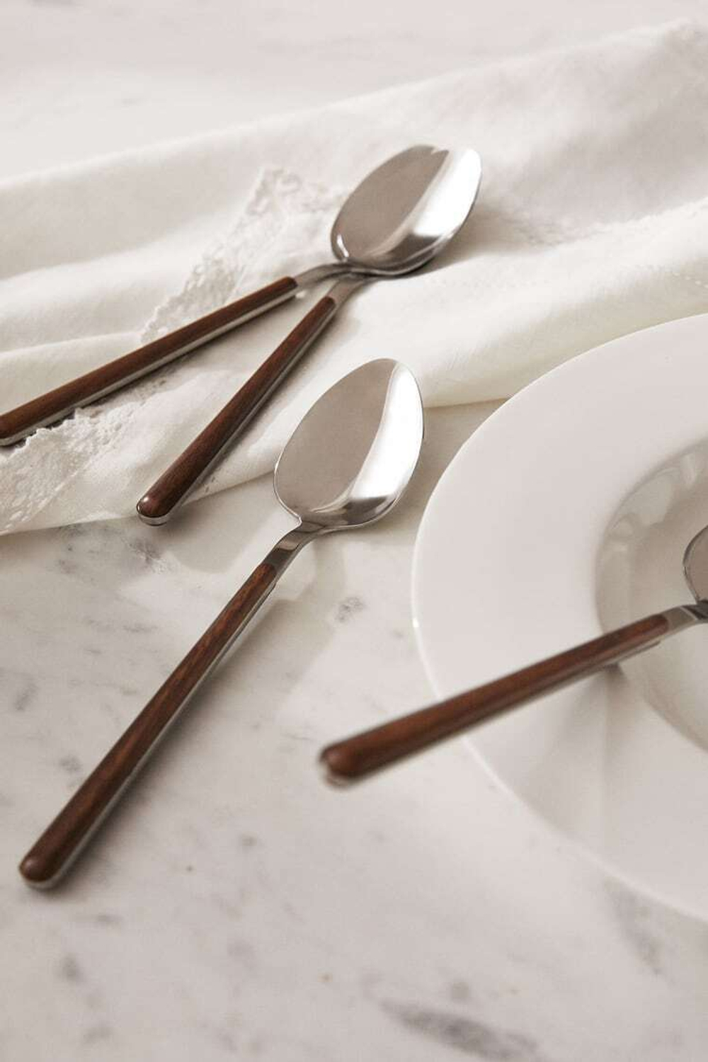 ZARA HOME НАБОР ИЗ 4 ЛОЖЕК С КРУГЛОЙ РУЧКОЙ И ДЕТАЛЯМИ, ТЕМНО-КОРИЧНЕВЫЙ